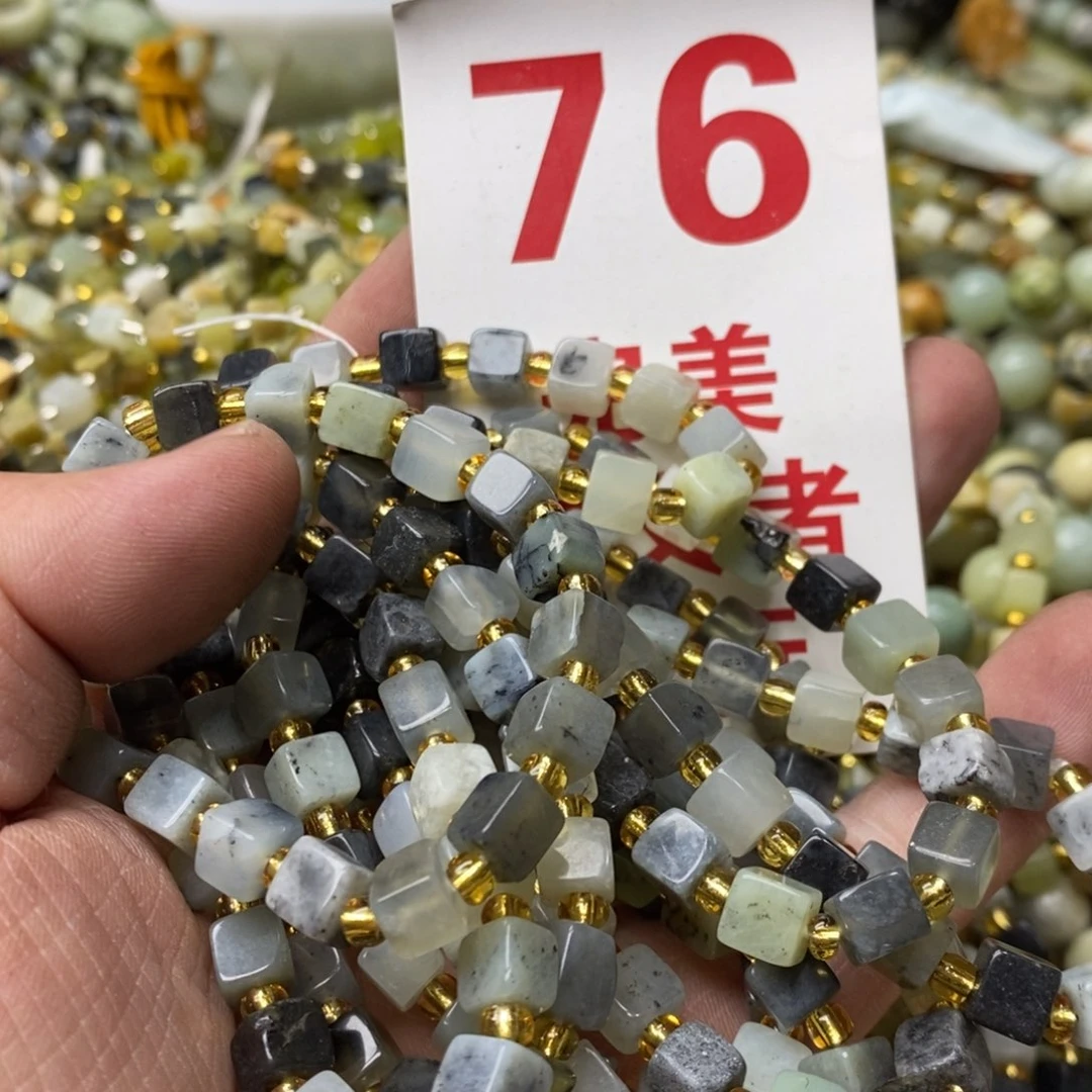 蛇纹石玉挂坠未镶嵌