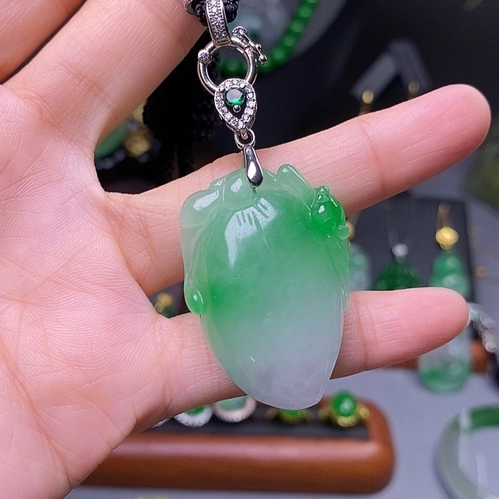 吊坠(赠链)未镶嵌翡翠