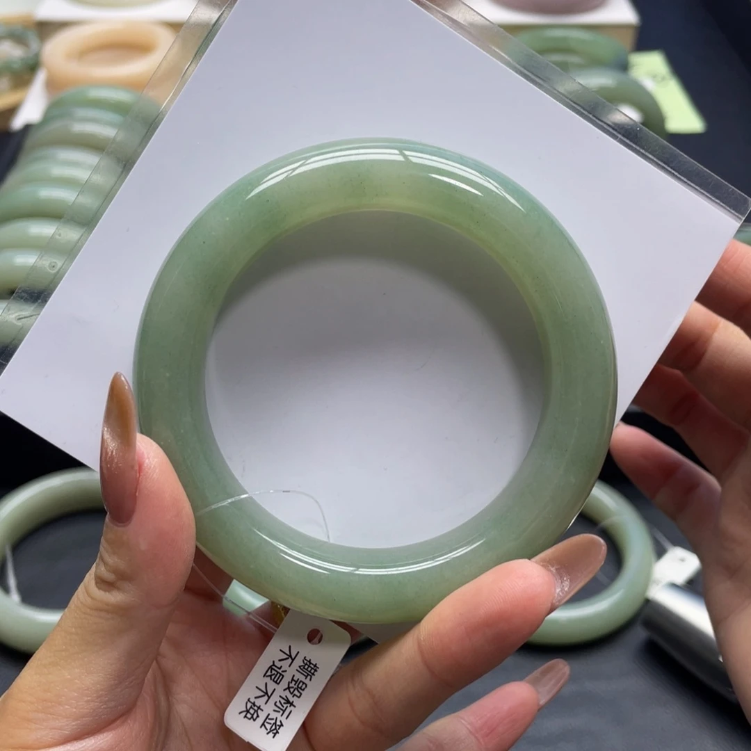 未镶嵌手镯石英质玉A****&