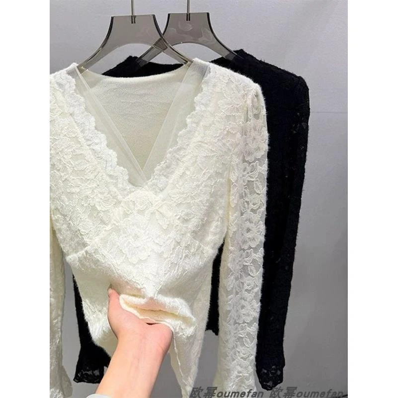 加绒蕾丝长袖衬衫女2025冬季新款百搭保暖V领拼接网纱打底衫上衣