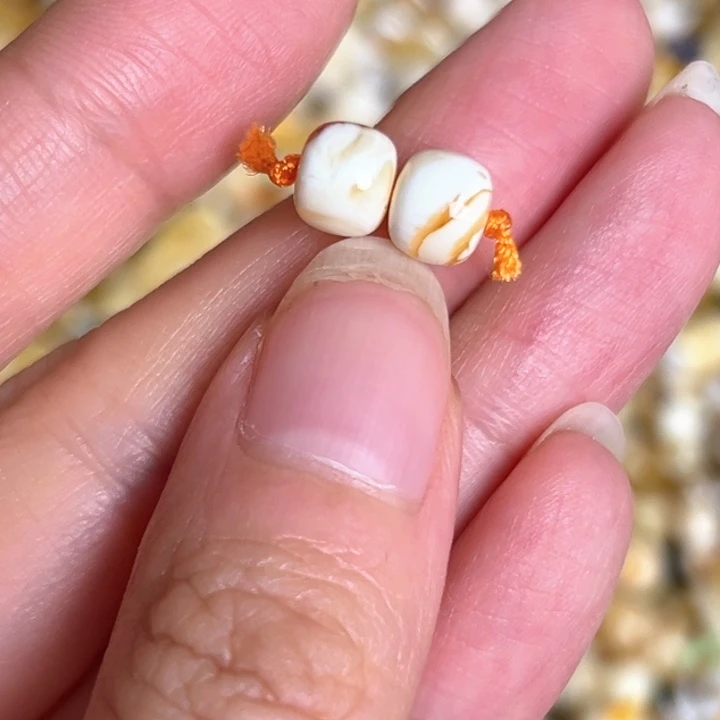 未镶嵌蜜蜡裸石7mm一对
