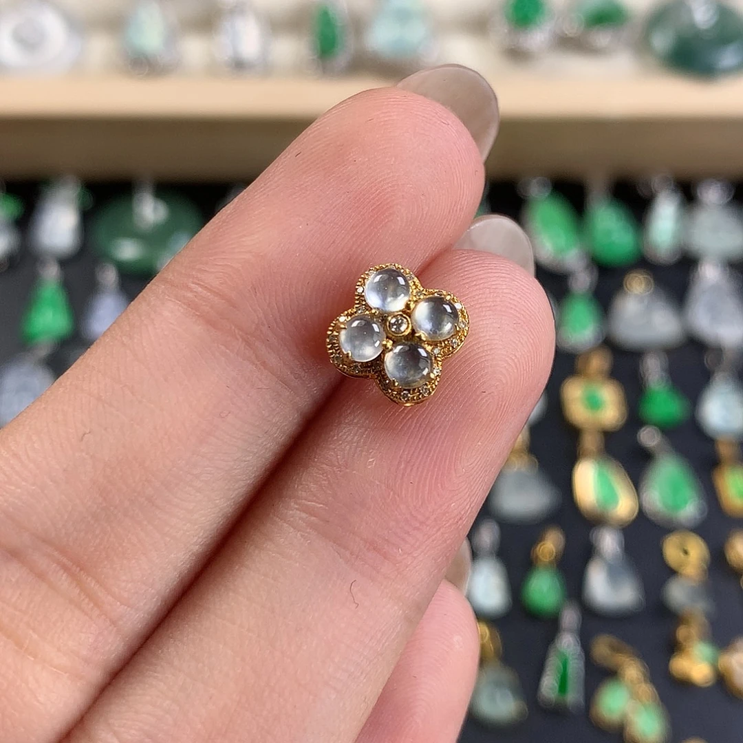 翡翠18K金镶嵌颈饰