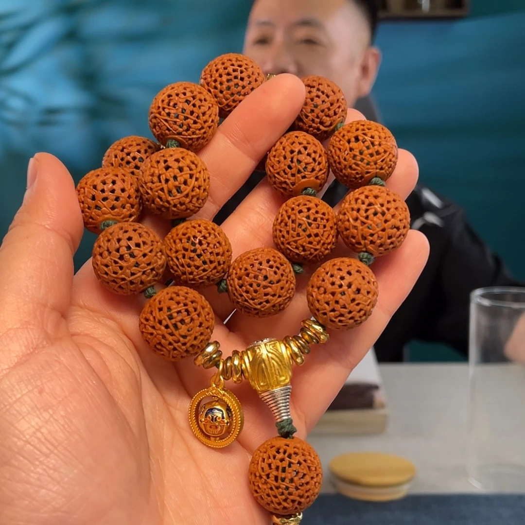 美国胡桃顶级细密工核雕作品