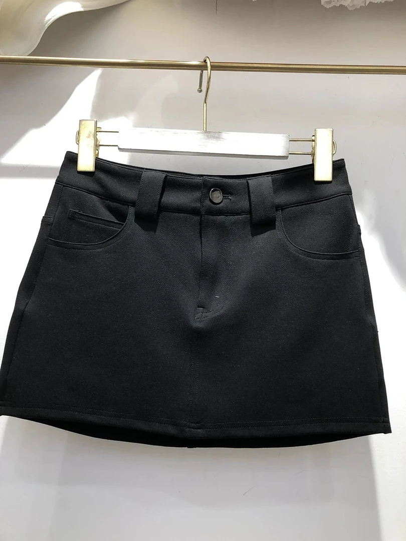 简约时尚，百搭短裙显瘦显高柔软舒适内衬裤防走光设计半身裙