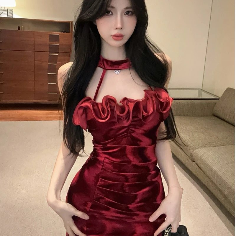 御姐风情万种红色丝绒挂脖吊带连衣裙女春秋内搭开叉包臀褶皱裙子