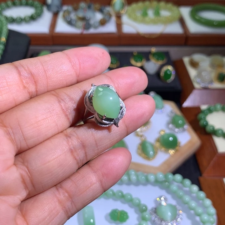 银S925镶嵌戒指和田玉（碧玉）