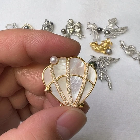 未镶嵌胸饰淡水珍珠腊**开