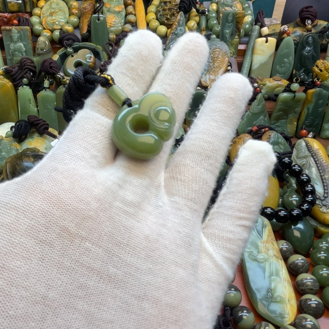 岫岩老玉（透闪石质玉）未镶嵌颈饰