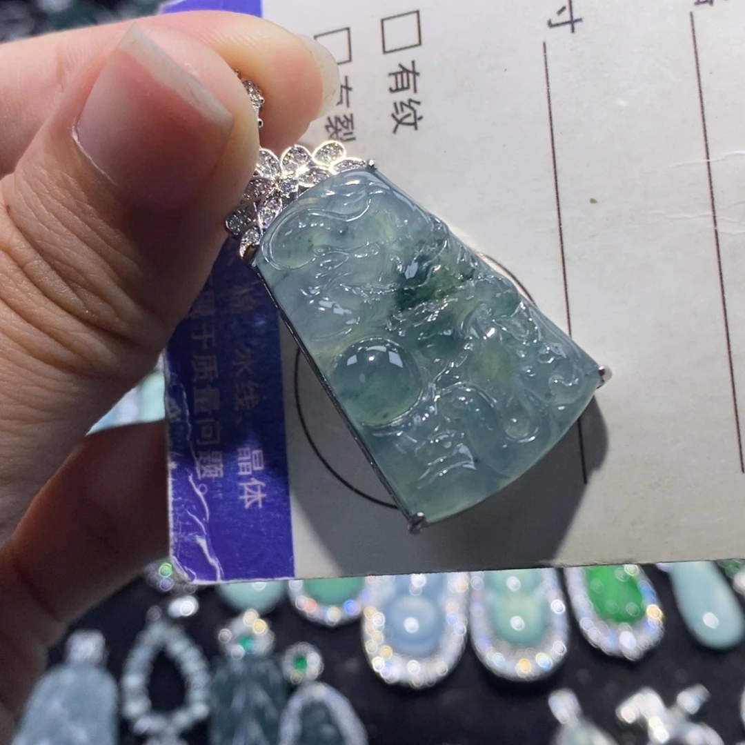 翡翠未镶嵌颈饰翡翠