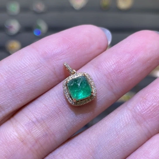 吊坠(不含链)18K金镶嵌祖母绿1.55ct