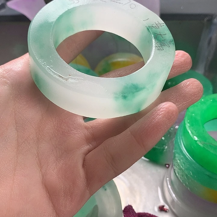 黄***富石英质玉合金珠宝半成品