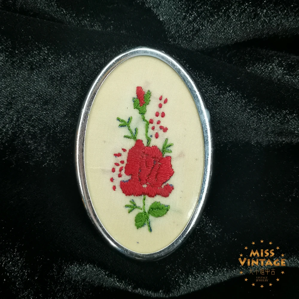 手工刺绣玫瑰胸针[2502128-075]