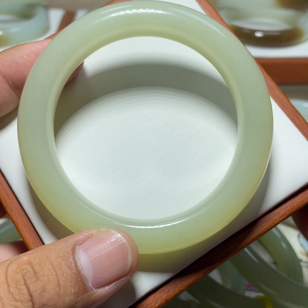 和田玉手镯未镶嵌m***y