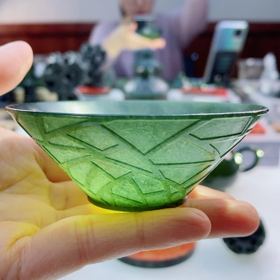 未镶嵌和田玉摆件微瑕