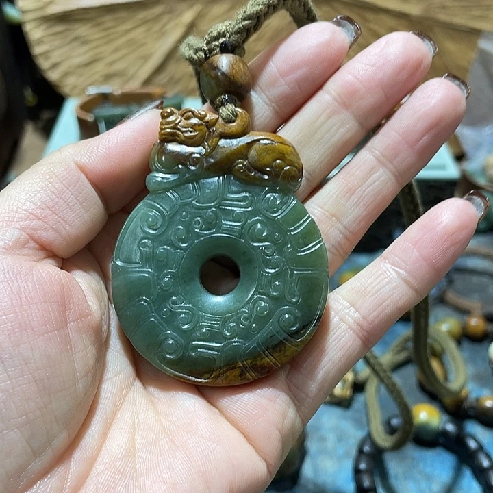 梧***材岫岩河磨玉（透闪石质玉）未镶嵌挂件