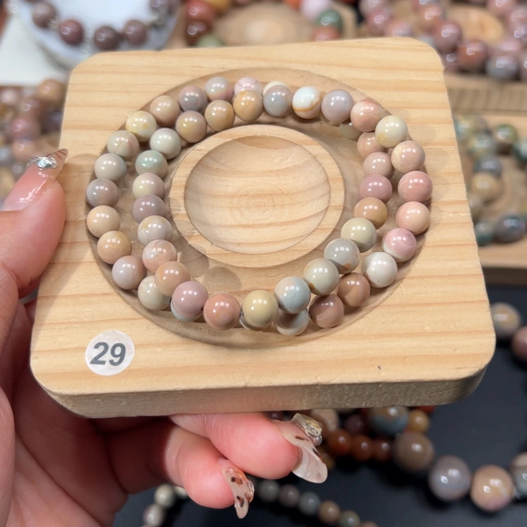 薄***绿石英质玉未镶嵌手链67