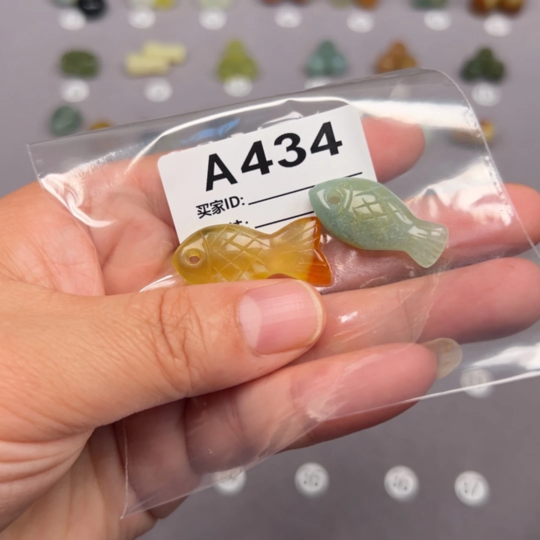 未镶嵌蛇纹石玉颈饰八**山
