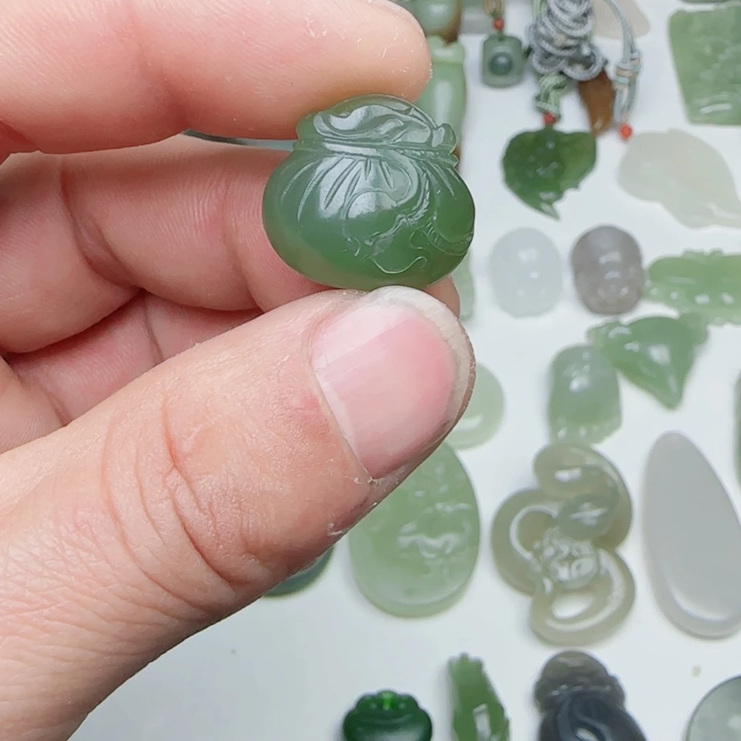 和田玉颈饰未镶嵌无*花