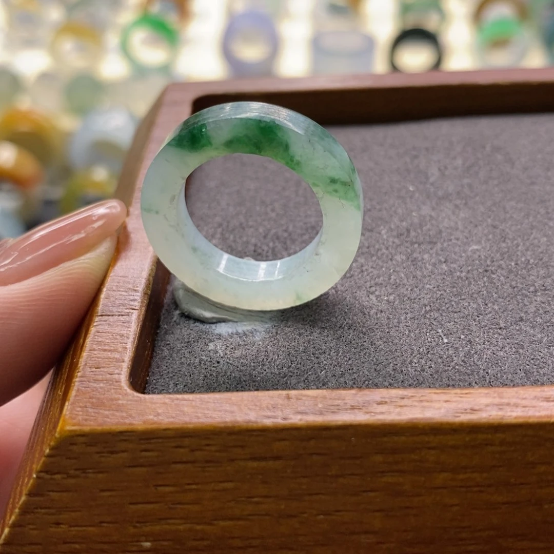 定制翡翠未镶嵌翡翠有裂