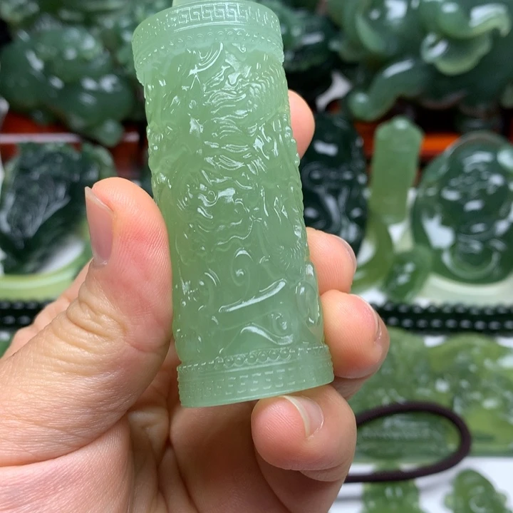 。***。蛇纹石玉未镶嵌颈饰
