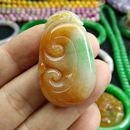 翡翠未镶嵌颈饰翡翠