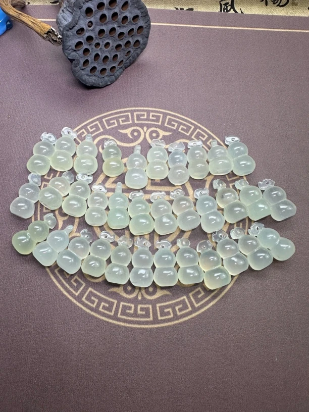 天然岫玉冰透葫芦吊坠（多样性发一）微飘矿点