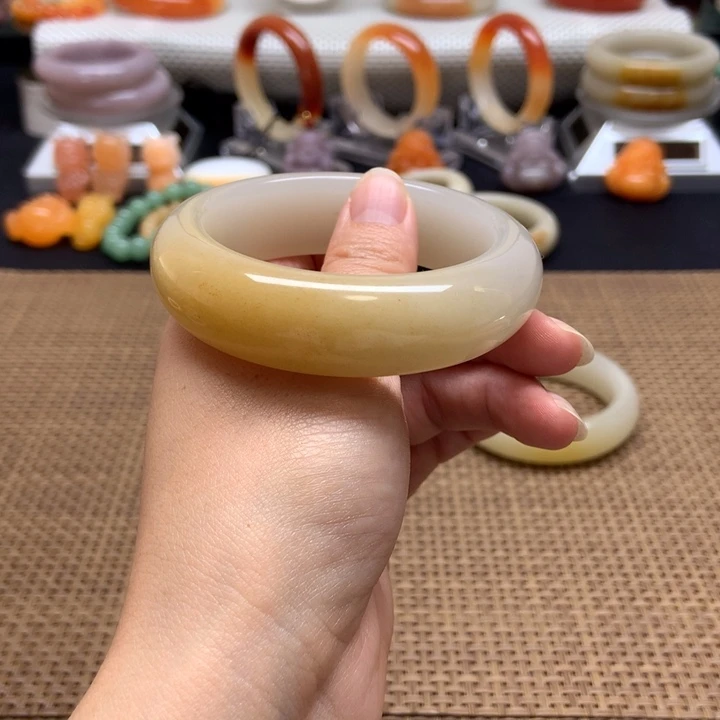 石英质玉手镯未镶嵌