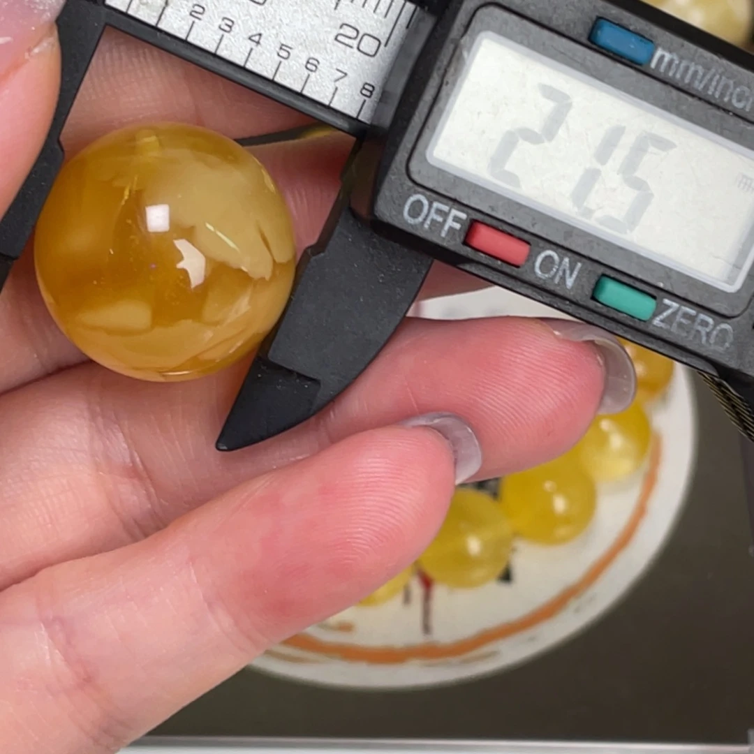 未镶嵌琥珀裸石微瑕83