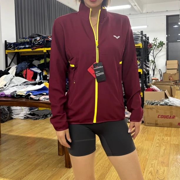 男子秋季运动外套 深酒红色
