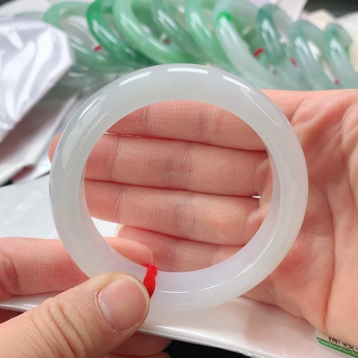 翡翠手镯未镶嵌缅甸A货翡翠手镯