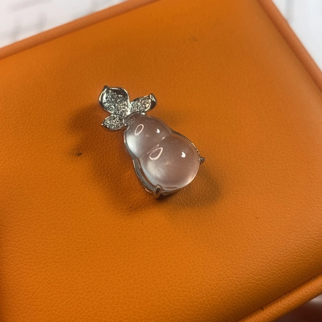 石英质玉未镶嵌颈饰葫芦