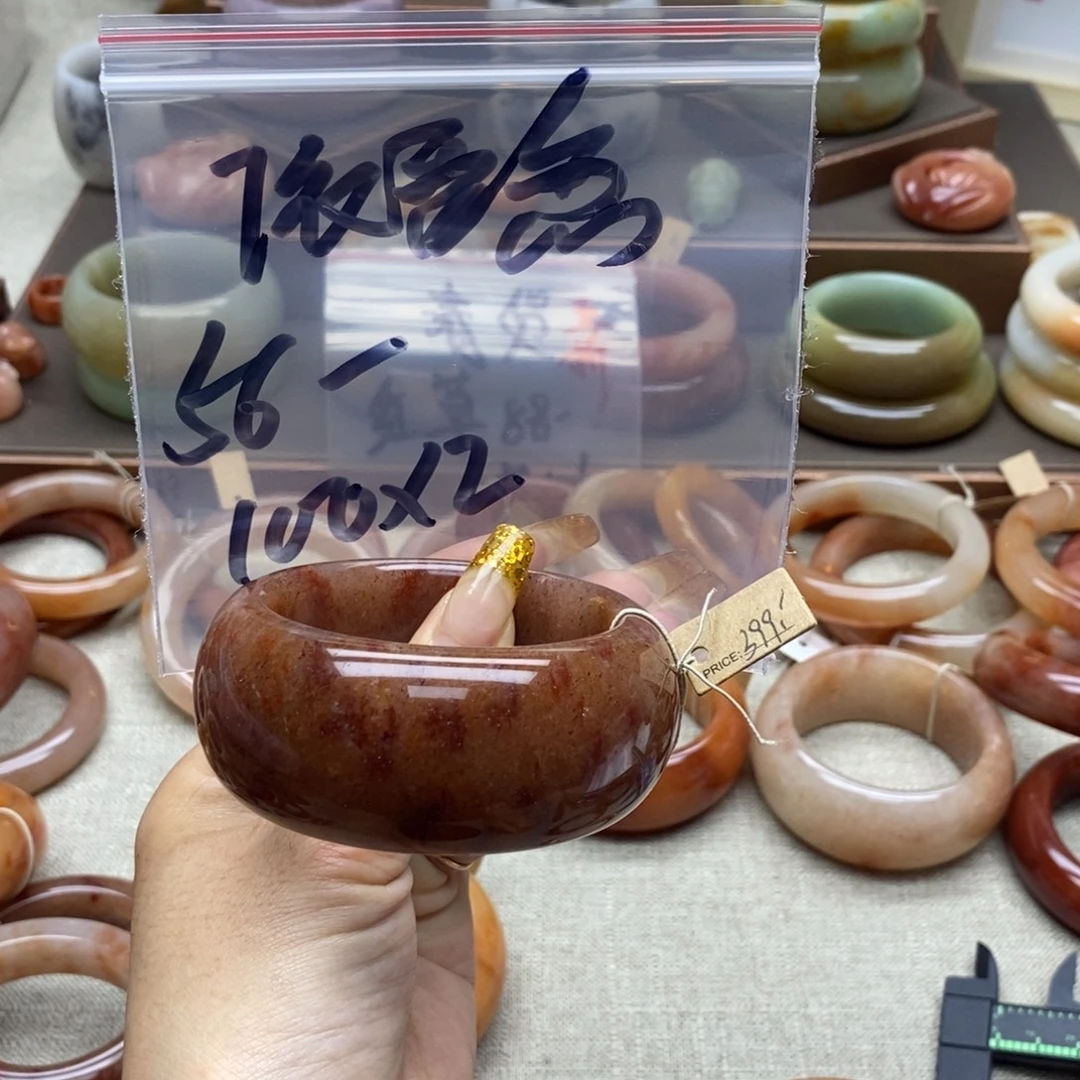 依***恋石英质玉未镶嵌手镯