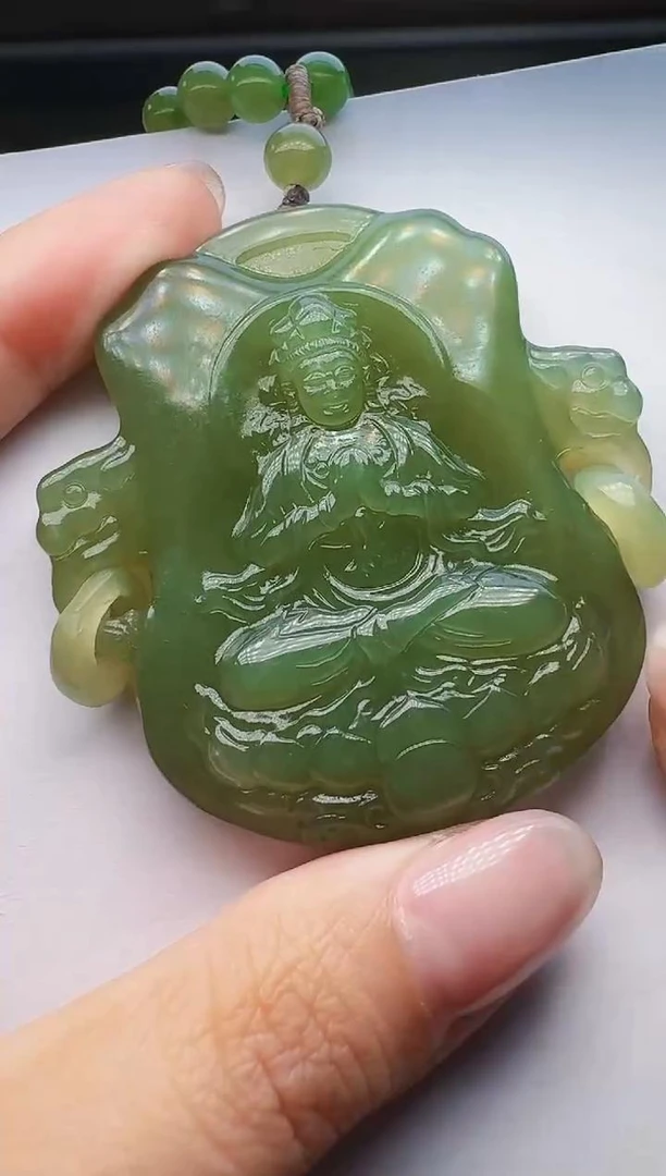 玉界匠心天然和田玉绿观音牌吊坠（拍一发一）