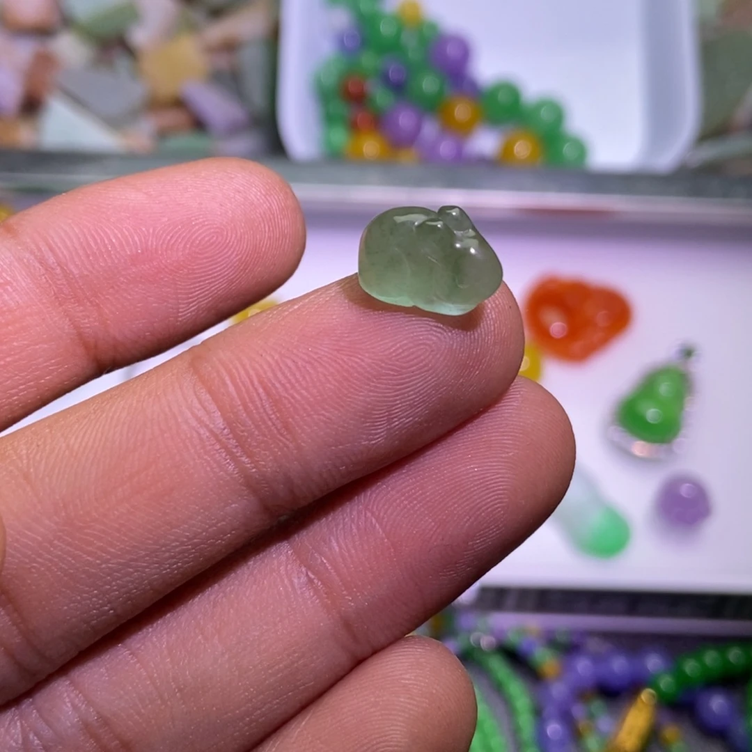 翡翠未镶嵌颈饰吊坠