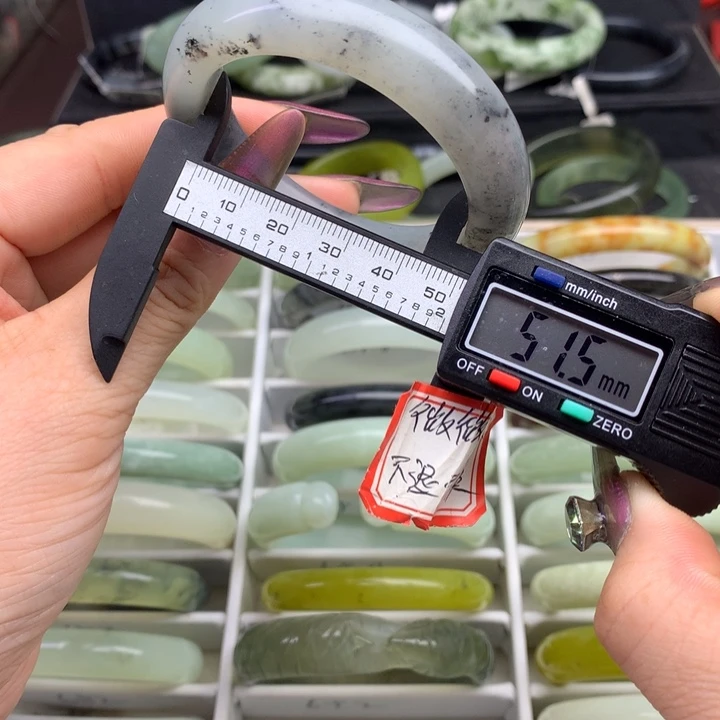 蛇纹石玉手镯未镶嵌711