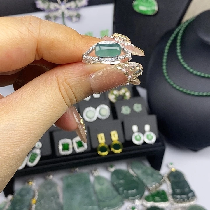 翡翠未镶嵌耳饰翡翠未镶嵌戒指