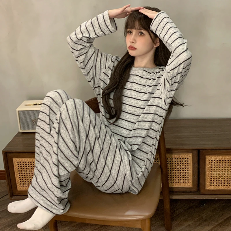 冬季女士睡衣德绒保暖加厚圆领条纹长袖长裤简约可外穿家居服套装