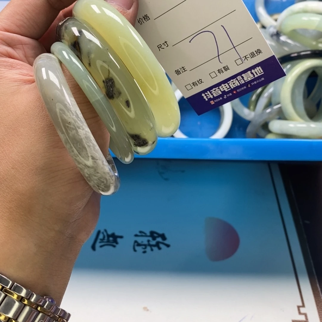 蛇纹石玉手镯未镶嵌