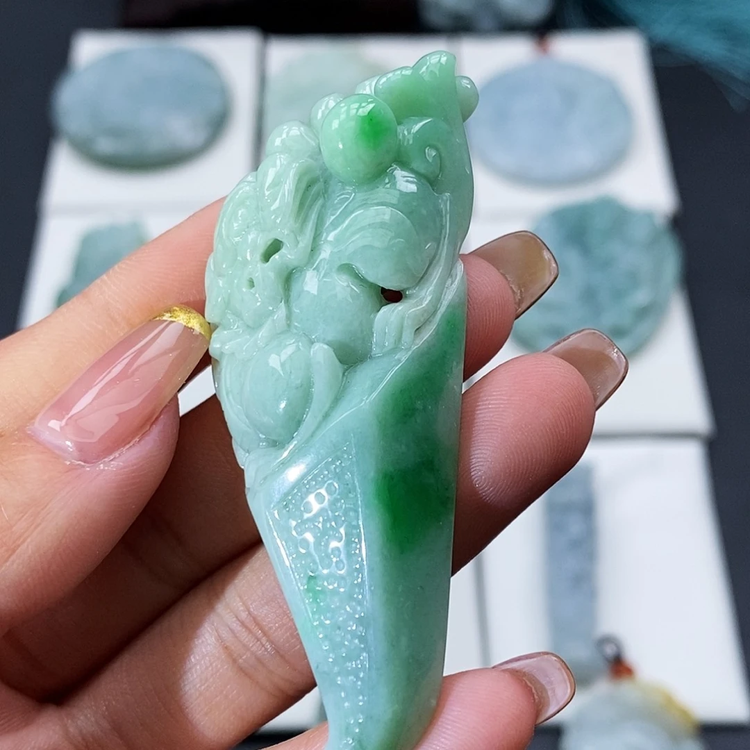 翡翠颈饰未镶嵌翡翠