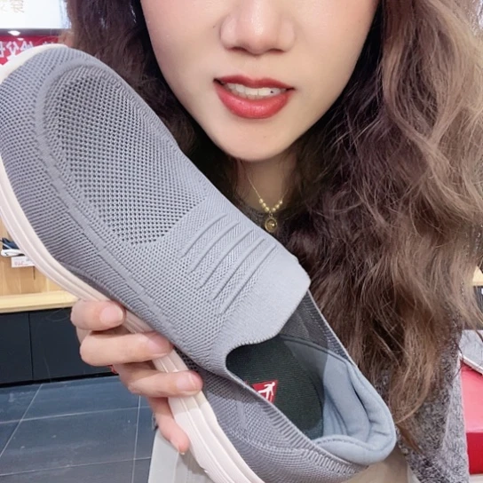 ****聊42码灰色的鞋子呢是
