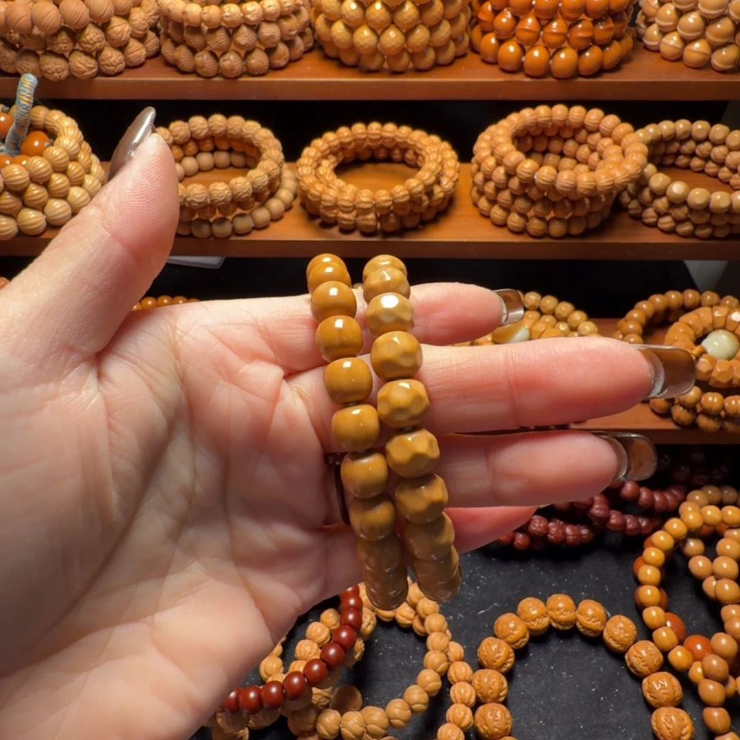 暴****猴头核桃吊坠奶酪看着