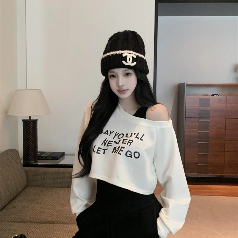 2025新款休闲斜肩字母印花上衣长袖卫衣辣妹性感吊带背心两件套女