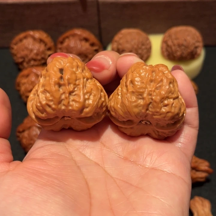 文玩核桃吊坠蛤蟆头