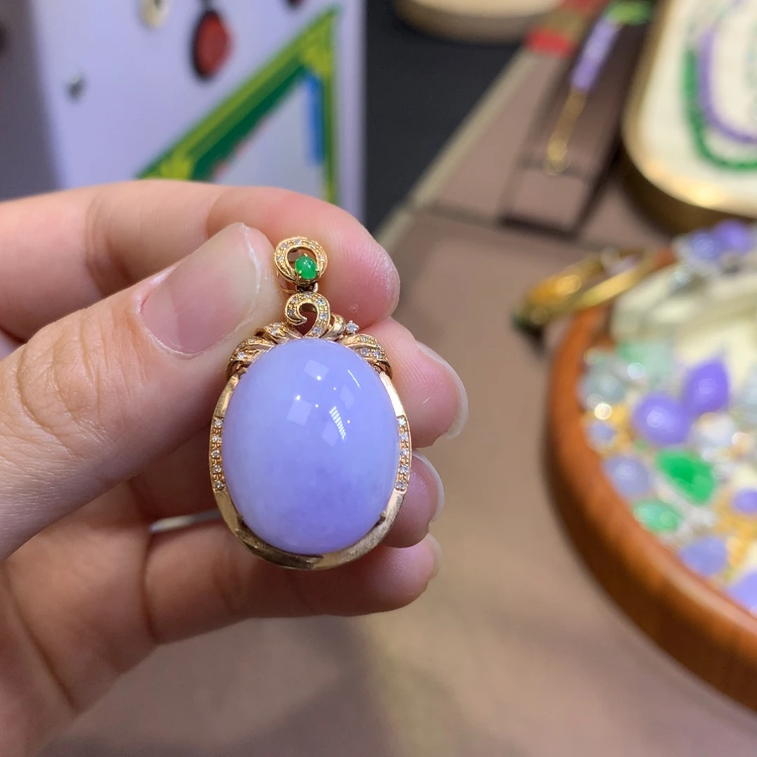 翡翠18K金镶嵌颈饰翡翠