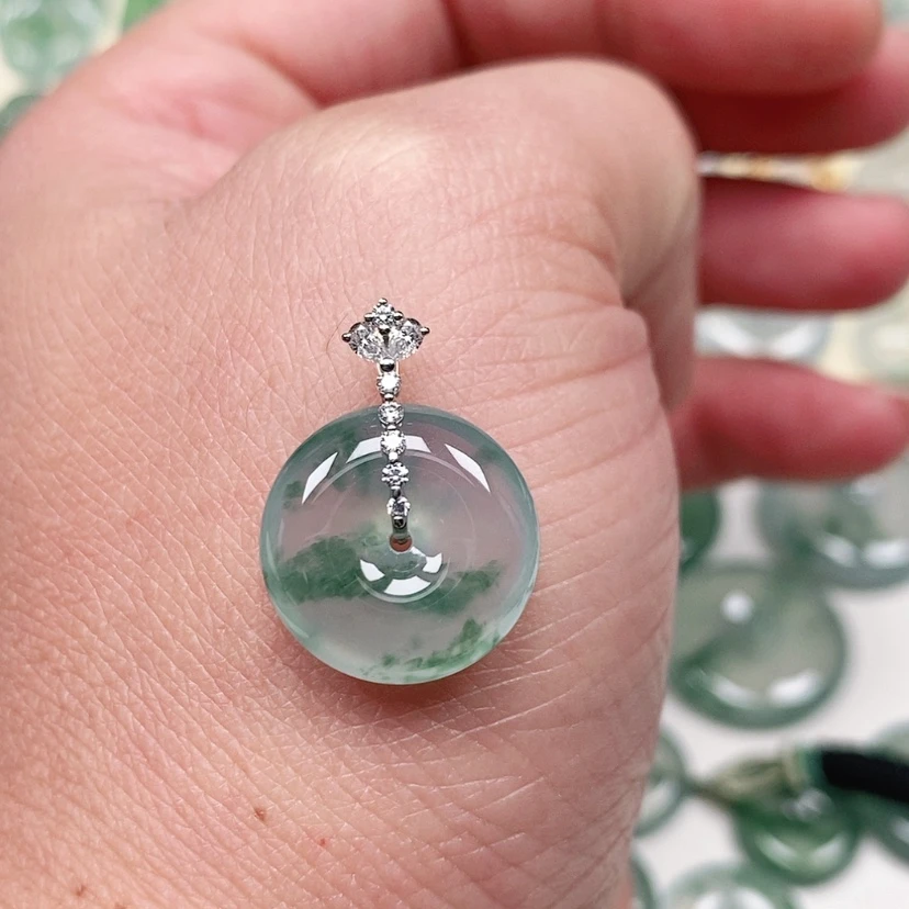 【闪购商品】颈饰18K金镶嵌翡翠