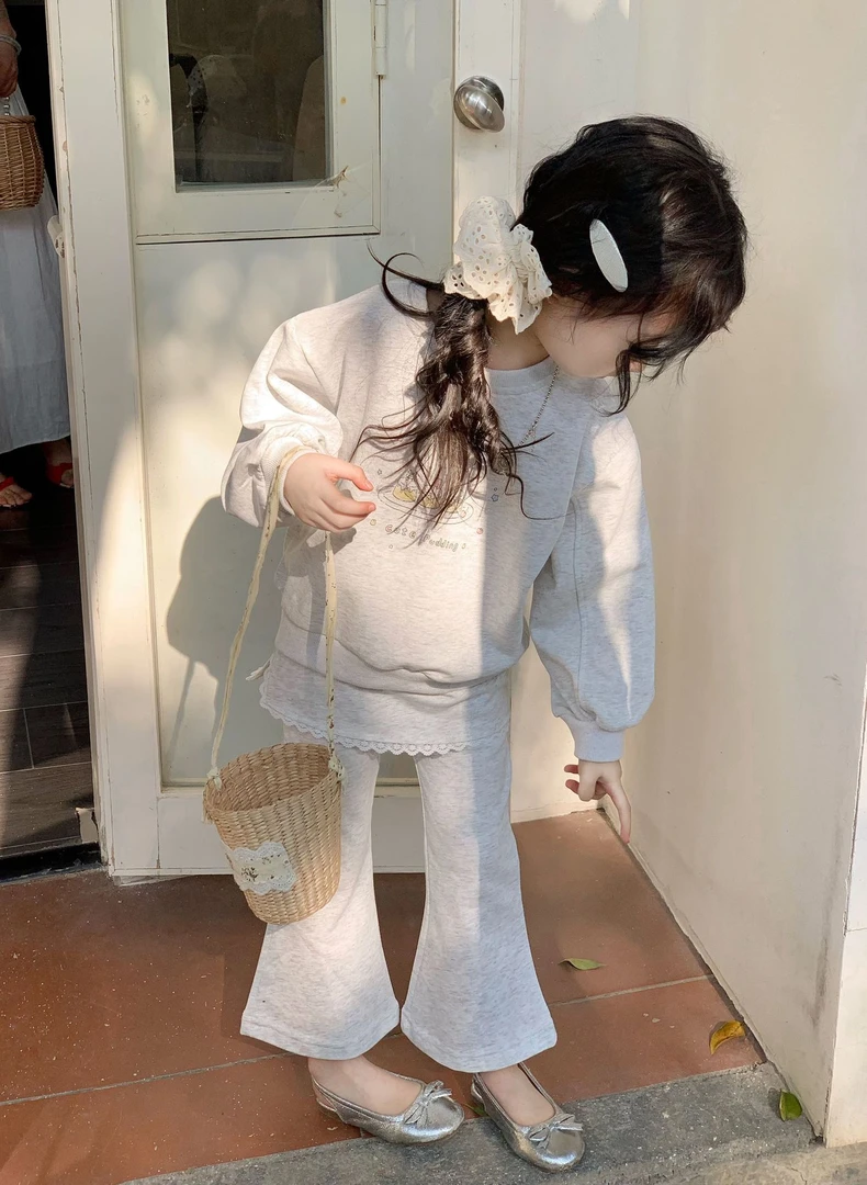 韩版童装女童套装春款休闲儿童时髦百搭卡通卫衣屁帘裤子两件套