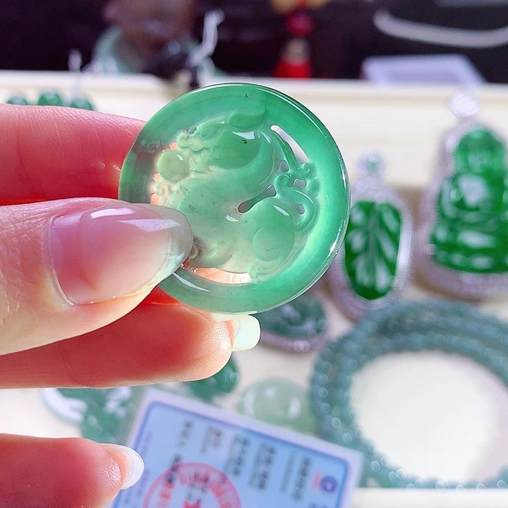 翡翠颈饰未镶嵌天然