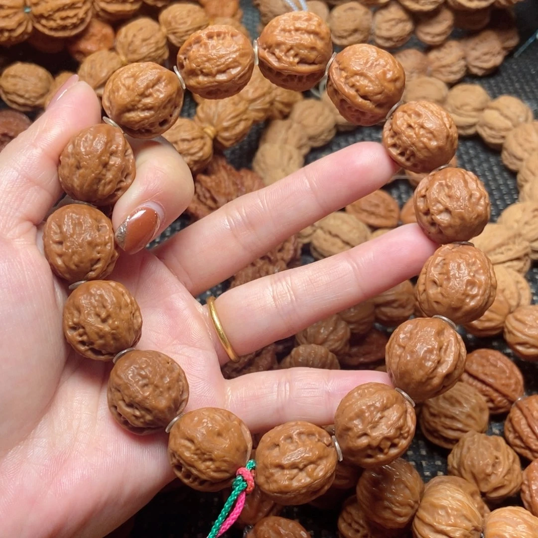 吊坠桃核小金豆手串