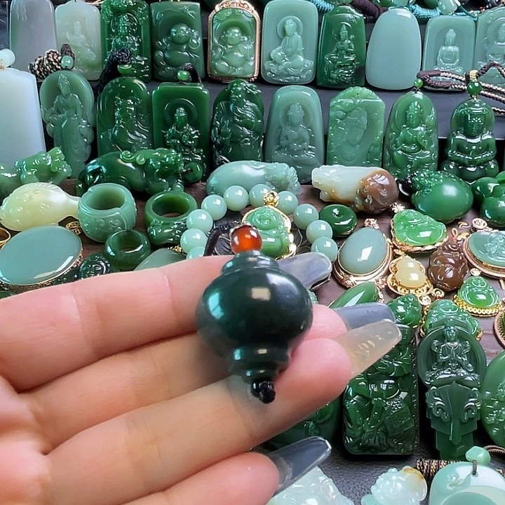 独***狼和田玉未镶嵌挂件