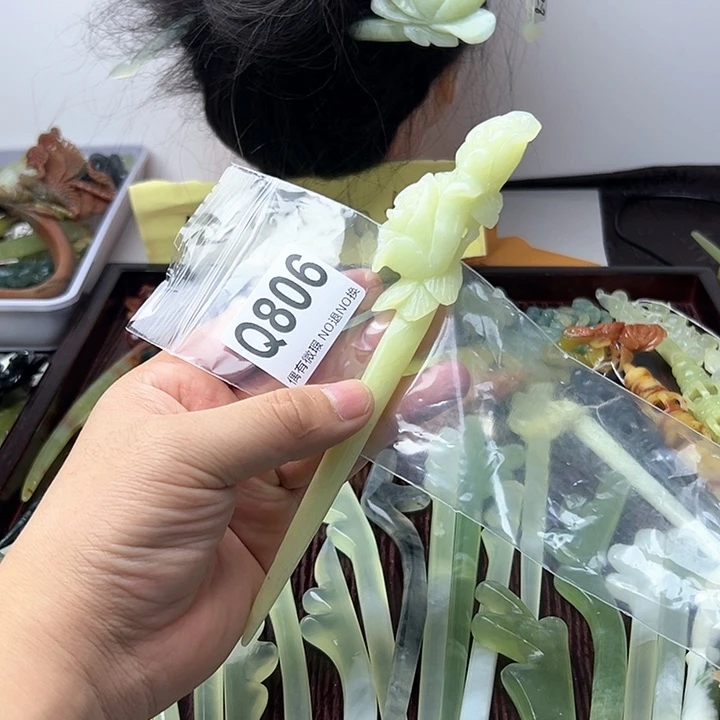 蛇纹石玉发饰合金爱****志